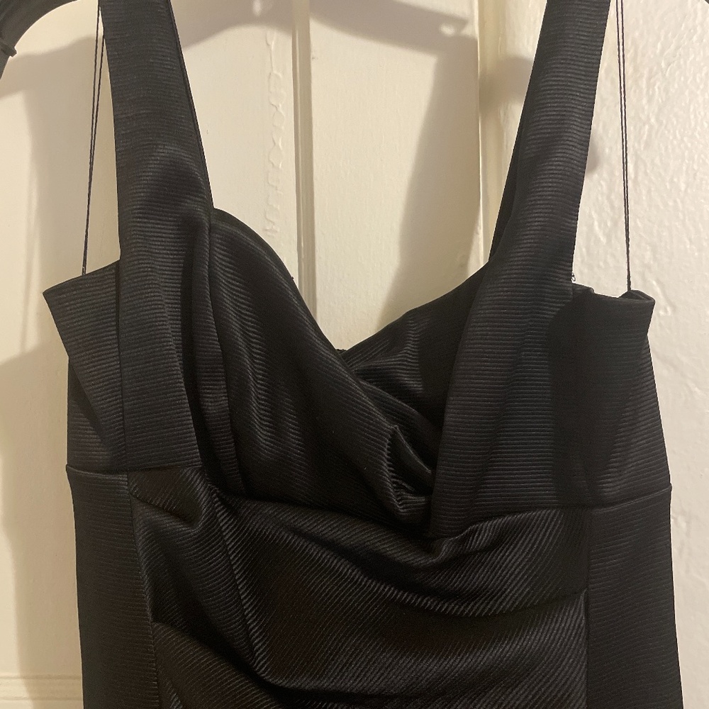 Donna Morgan Form-Fitting Dress